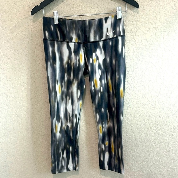 Small capri leggings by Nike - Picture 1 of 6